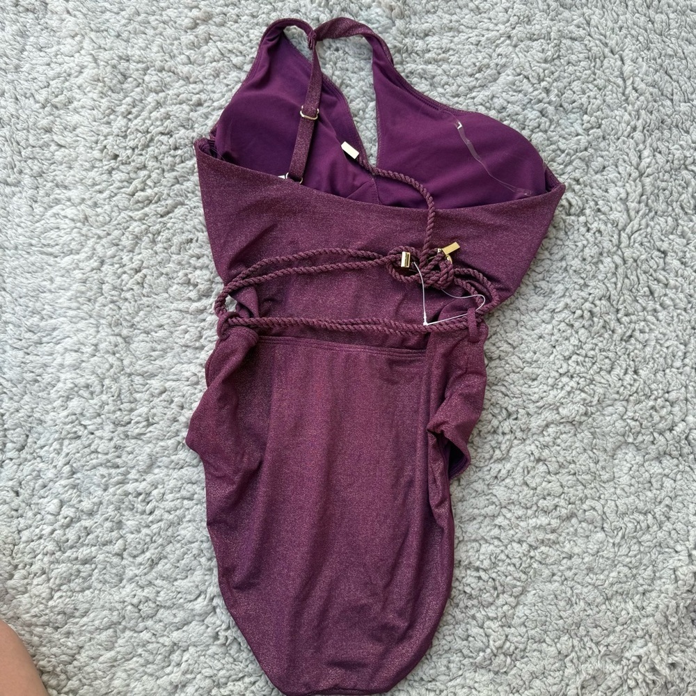 NWOT Time & Tru Godess One Piece Swimsuit
Burgundy Metalic Cut Out Padded - Picture 4 of 5